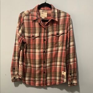 Tilley Plaid Button Down Shirt with Collar and Cuffed Sleeves